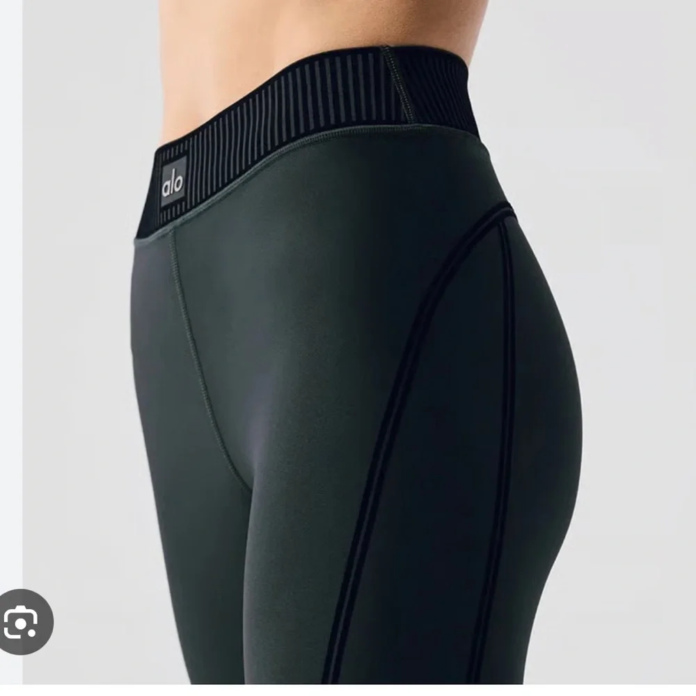 Alo Yoga Airlift High-Waist 7/8 Line Up Legging! - Picture 2 of 15